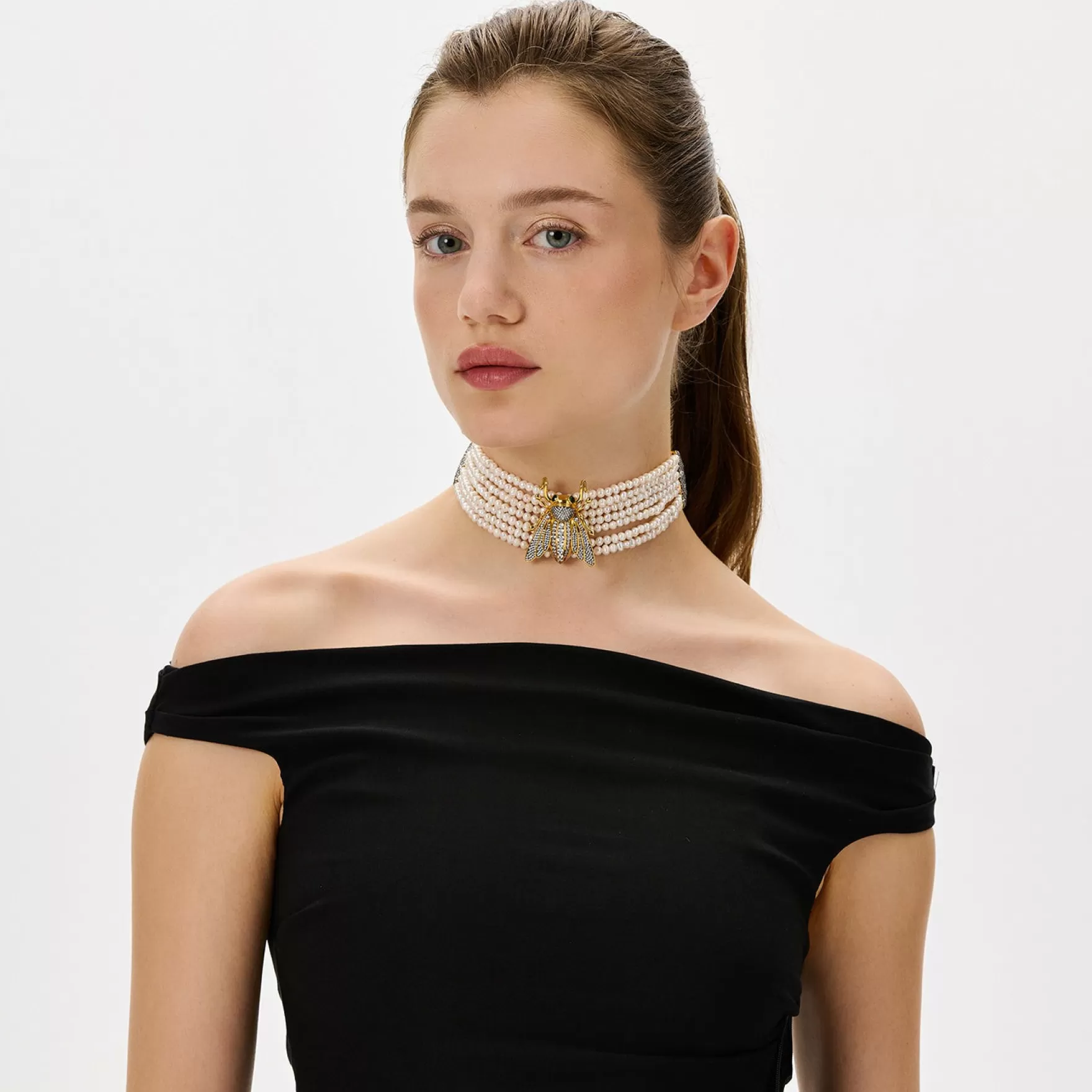 Online Queen Bee Romanov Choker Necklaces